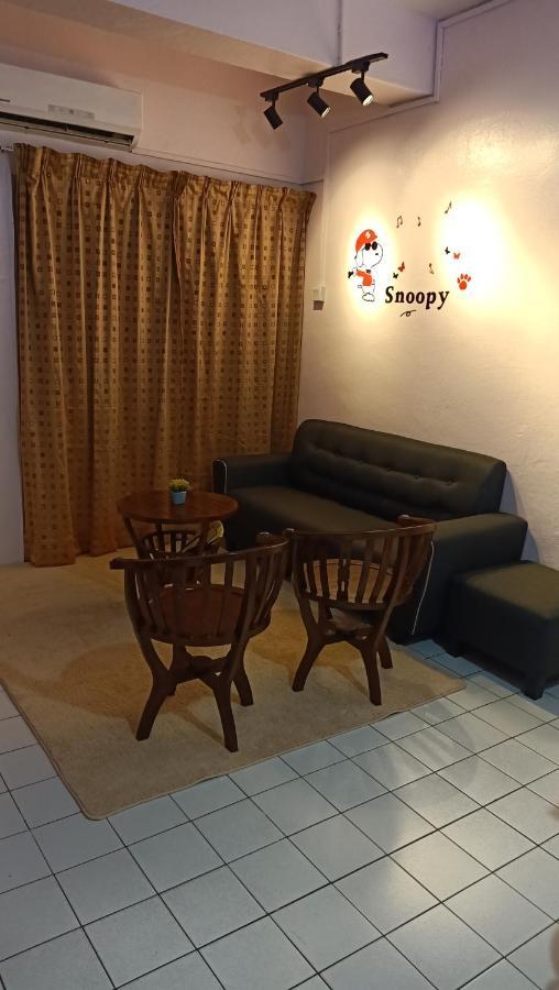 Snoopy Homestay Two Bedroom バトゥー・パハト エクステリア 写真