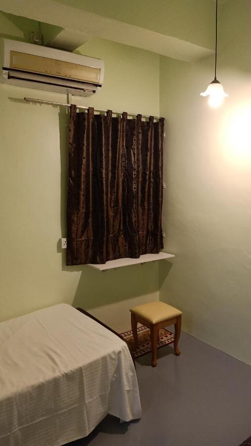 Snoopy Homestay Two Bedroom バトゥー・パハト エクステリア 写真