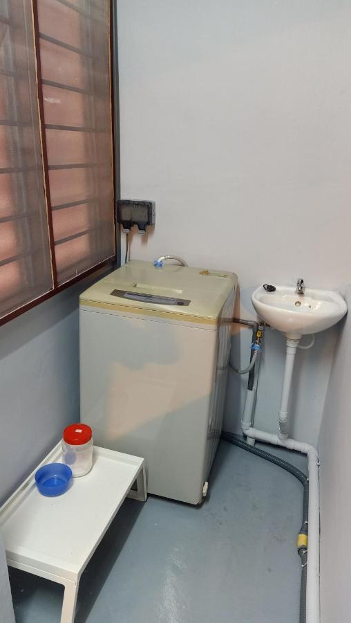 Snoopy Homestay Two Bedroom バトゥー・パハト エクステリア 写真