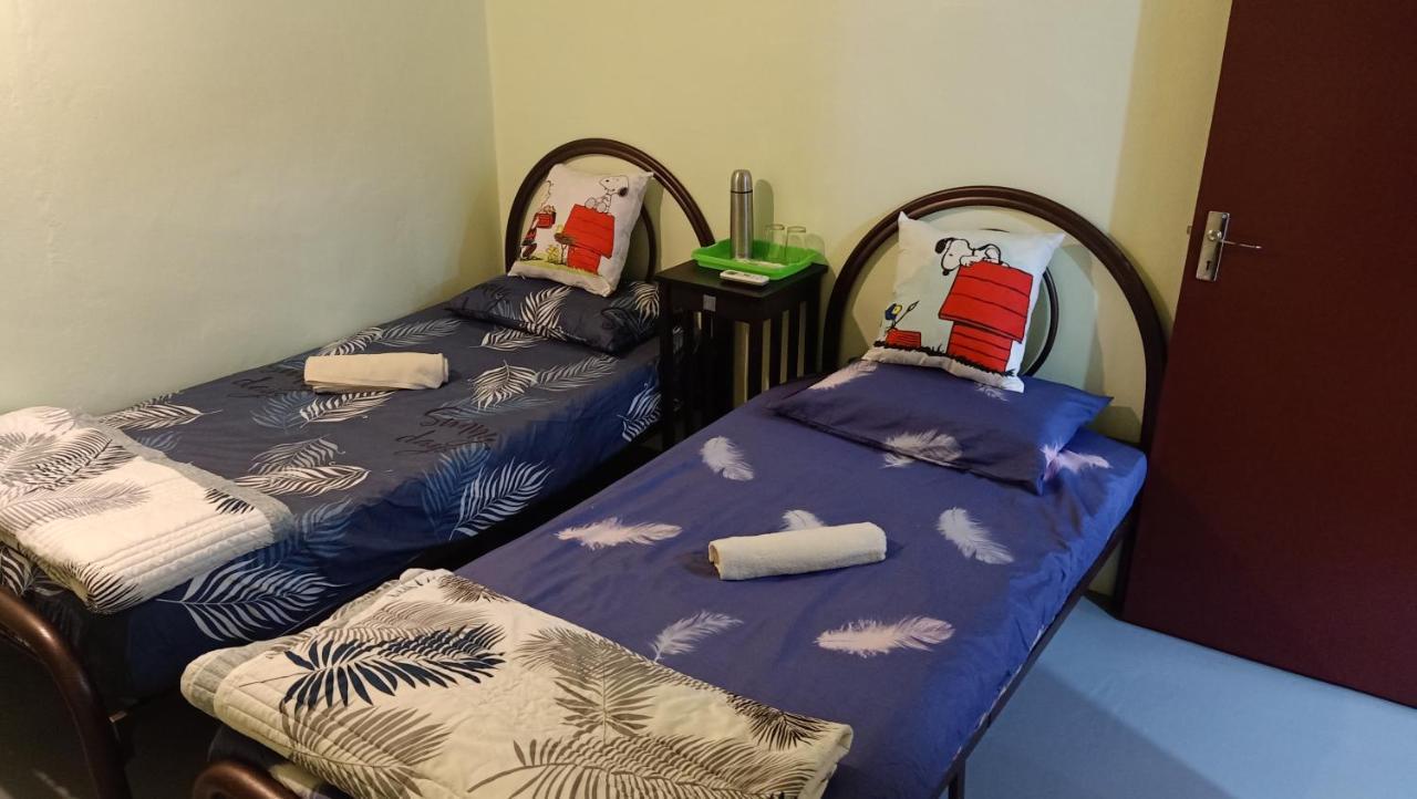 Snoopy Homestay Two Bedroom バトゥー・パハト エクステリア 写真